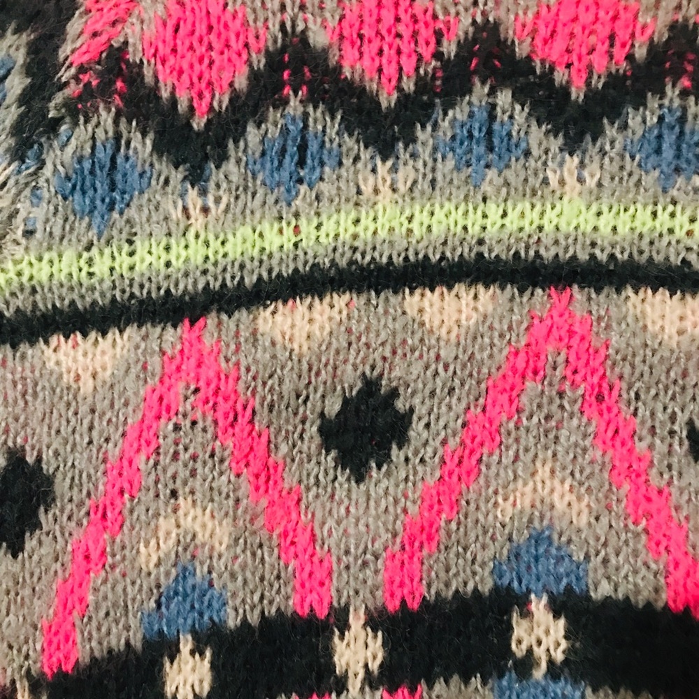 Top - Picture 2 of 3